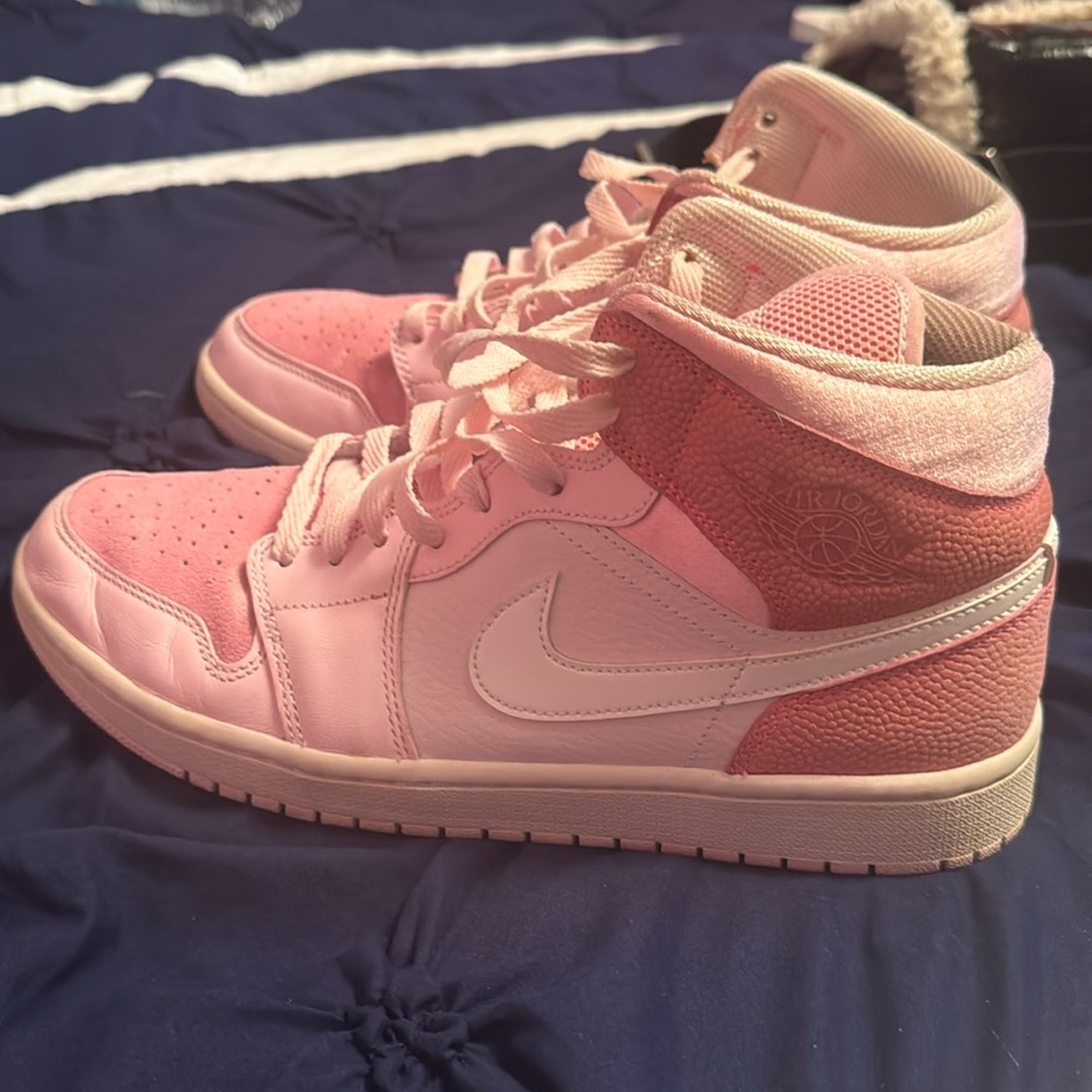 Wmns air Jordan 1 mid “digital pink”